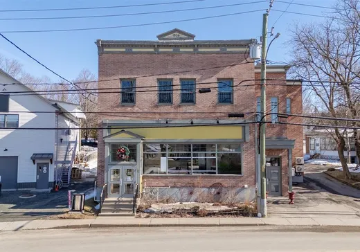Propriété commerciale à vendre - 1 Rue St-Joseph, Warwick, J0A 1M0