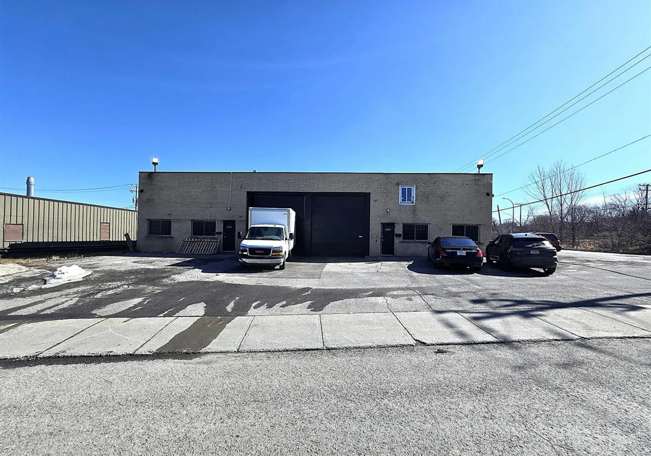 Industrial Building for Sale - 1205-1207 Av. de Valleyfield, Saint-Vincent-de-Paul, H7C 2K5