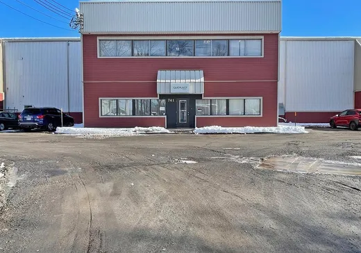 Bâtiment Industriel à vendre - 745 Rue de St-Romuald, St-Romuald, G6W5M6