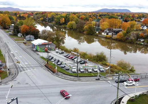 Propriété commerciale à vendre - 4720 Rue St-Pierre O., Saint-Hyacinthe, J2T 5G9