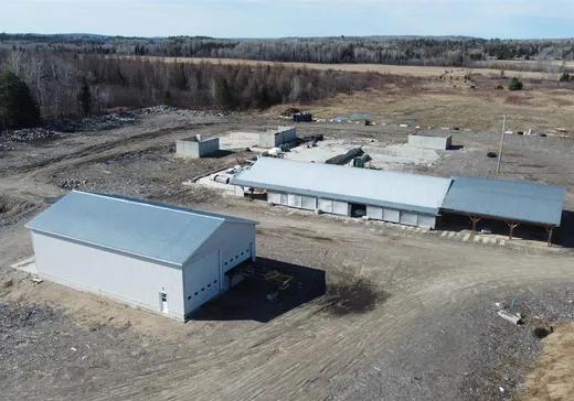 Propriété commerciale à vendre - 723 Route 105, Maniwaki, J9E 3A9
