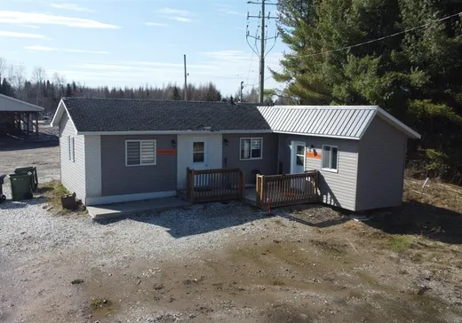 Propriété commerciale à vendre - 723 Route 105, Maniwaki, J9E 3A9