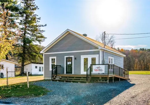 Propriété commerciale à vendre - 226 Rue St-Marc, Coaticook, J1A 2Z5