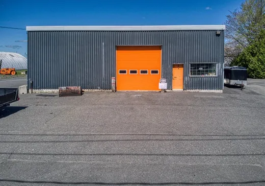 Commercial Property for Sale - 301 Rue Notre-Dame, St-Cyrille-De-Wendover, J0C 1A0