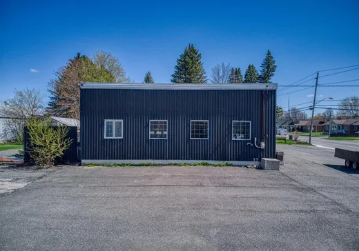 Commercial Property for Sale - 301 Rue Notre-Dame, St-Cyrille-De-Wendover, J0C 1A0