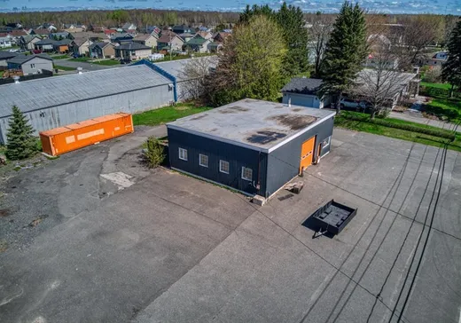Commercial Property for Sale - 301 Rue Notre-Dame, St-Cyrille-De-Wendover, J0C 1A0