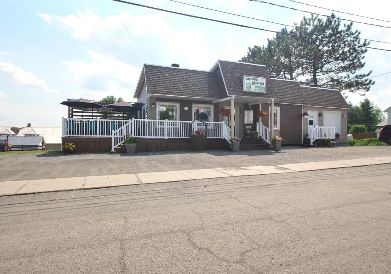 Propriété commerciale à vendre - 109 Rue St-Charles, Trois-Pistoles, G0L 3S0