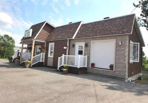 Propriété commerciale à vendre - 109 Rue St-Charles, Trois-Pistoles, G0L 3S0