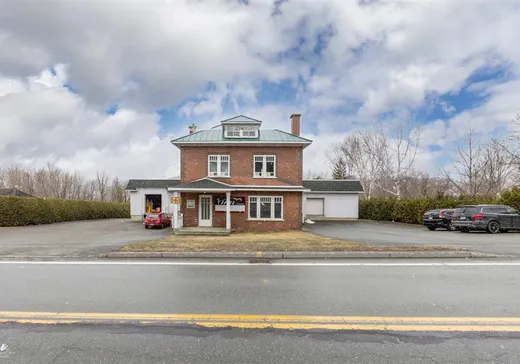 Commercial Property for Sale - 458 Rue Principale, Vallée-Jonction, G0S 3J0