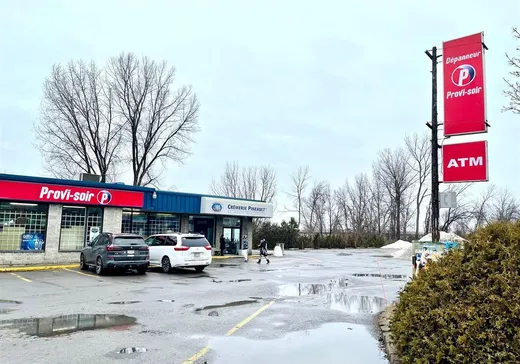 Propriété commerciale à vendre - 3303 Boul. St-Martin E., Laval (Duvernay), H7E 4T6