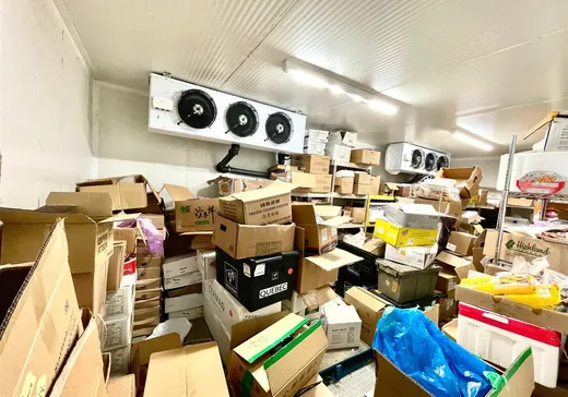 Propriété commerciale à vendre - 3303 Boul. St-Martin E., Laval (Duvernay), H7E 4T6