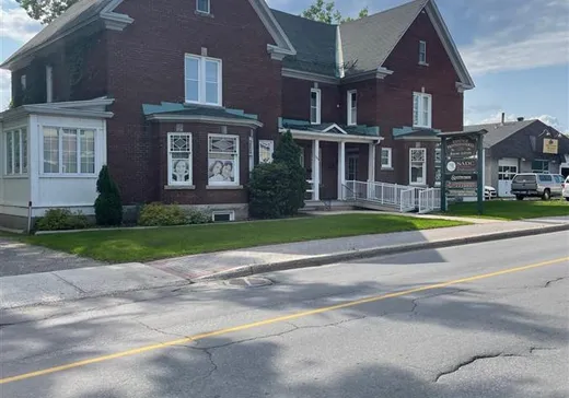 Propriété commerciale à vendre - 565 Av. de Buckingham, Buckingham, J8L 2H2