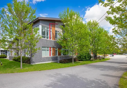 Propriété commerciale à vendre - 5925 Boul. Laurier O., Saint-Hyacinthe, J2S 3W1