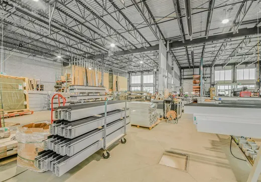 Bâtiment Industriel à vendre - 320 Rue Legault, Blainville, J7C 3V8