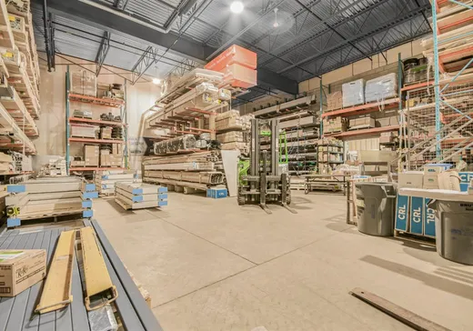 Bâtiment Industriel à vendre - 320 Rue Legault, Blainville, J7C 3V8