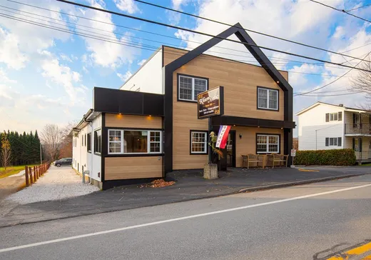 Propriété commerciale à vendre - 592-592A Route 220, Magog, J0E 1H0