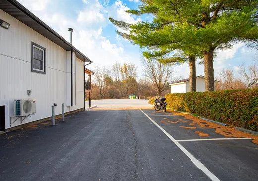 Propriété commerciale à vendre - 592-592A Route 220, Magog, J0E 1H0