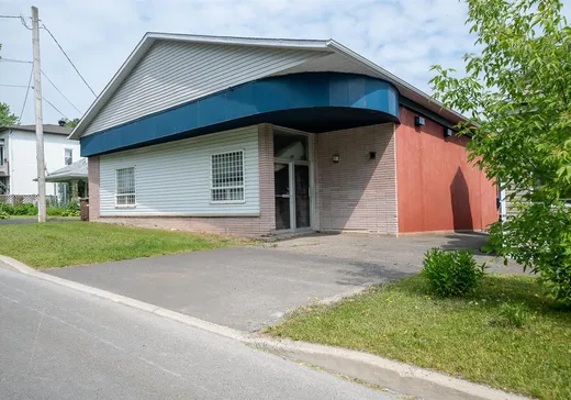 Propriété commerciale à vendre - 148-150 Rue Manville O., Val des Sources, J1T 1G3