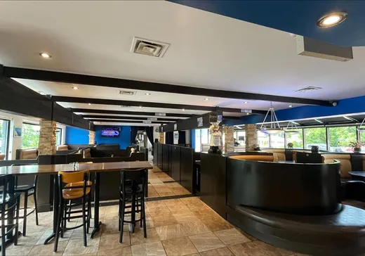 Propriété commerciale à vendre - 305 Boul. Ste-Rose, Laval (Sainte-Rose), H7L1M5