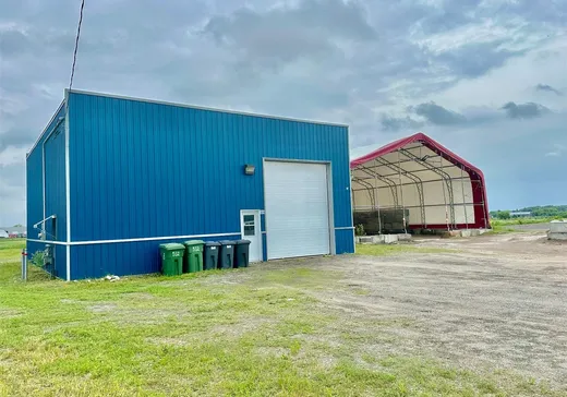 Bâtiment Industriel à vendre - 225 Av. de l'Industrie, Saint-Marc-des-Carrières, G0A4B0