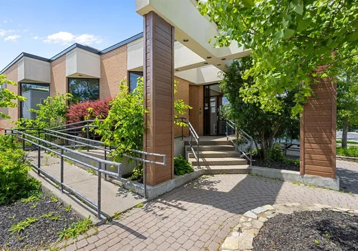 Propriété commerciale à vendre - 1061-63 Ch. du Coteau-Rouge, Longueuil, J4K 1W5