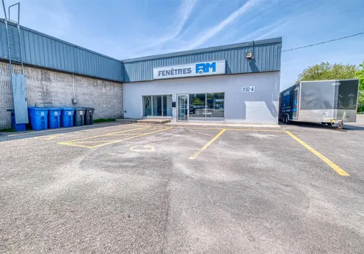 Propriété commerciale à vendre - 2132 Boul. du Curé-Labelle, Saint-Jérôme, J7Y 1T2