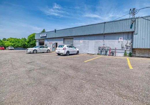 Propriété commerciale à vendre - 2132 Boul. du Curé-Labelle, Saint-Jérôme, J7Y 1T2