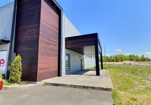 Propriété commerciale à vendre - 2240 Route 122, St-Cyrille-De-Wendover, J1Z 1B8