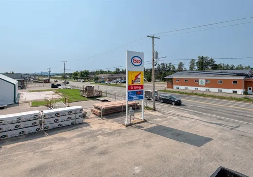 Propriété commerciale à vendre - 1446-1450 Boul. Ducharme, La Tuque, G9X 4R8