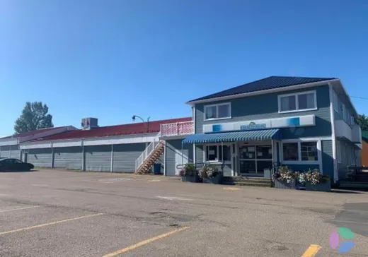 Propriété commerciale à vendre - 276-280 Rue De Quen, St-Gedeon, G0W2P0
