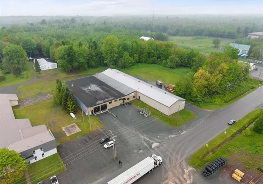 Bâtiment Industriel à vendre - 392 6e Rue, Daveluyville, G0Z 1C0