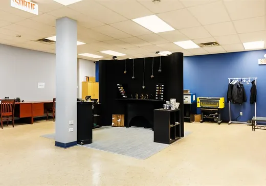 Bâtiment Industriel à vendre - 2309 Boul. du Curé-Labelle, Saint-Jérôme, J7Y 5E9
