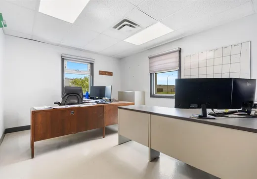 Bâtiment Industriel à vendre - 850 Boul. des Érables, Salaberry-de-Valleyfield, J6T 6G4