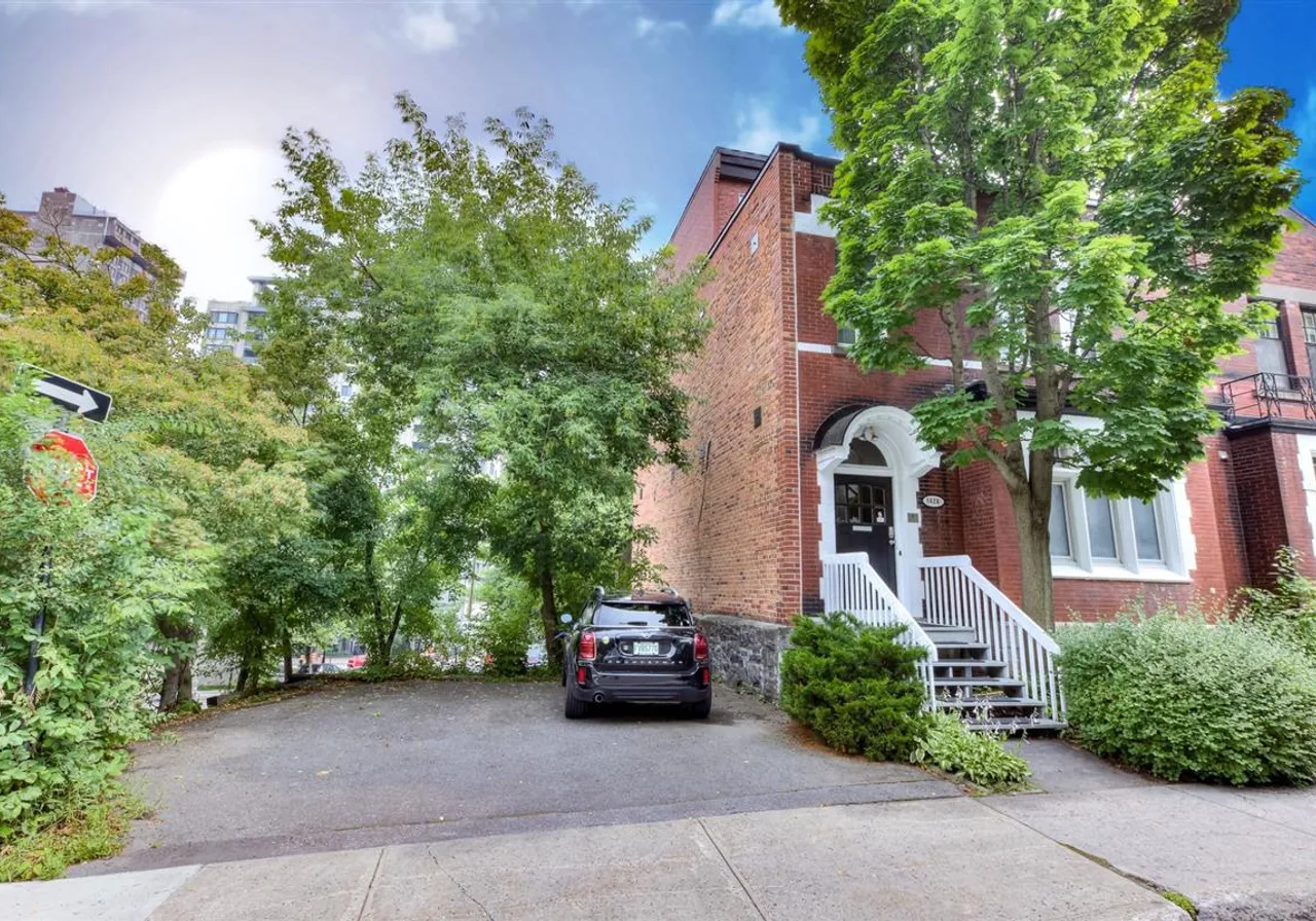 1626 Av. Selkirk — photo 1