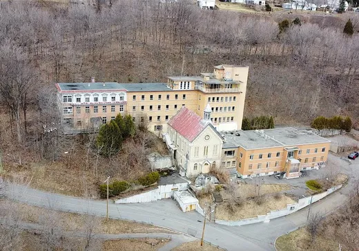 Propriété commerciale à vendre - 10075 Av. Royale, Beaupré, G0A1E0