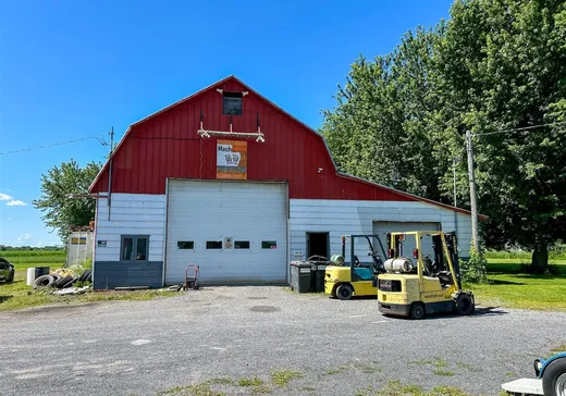 Propriété commerciale à vendre - 386-396 Route 122, Saint-Guillaume, J0C 1L0
