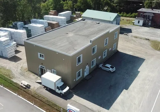 Propriété commerciale à vendre - 207 Rue Principale N., Windsor, J1S2E1