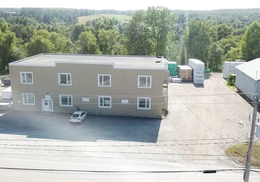 Propriété commerciale à vendre - 207 Rue Principale N., Windsor, J1S 2E1