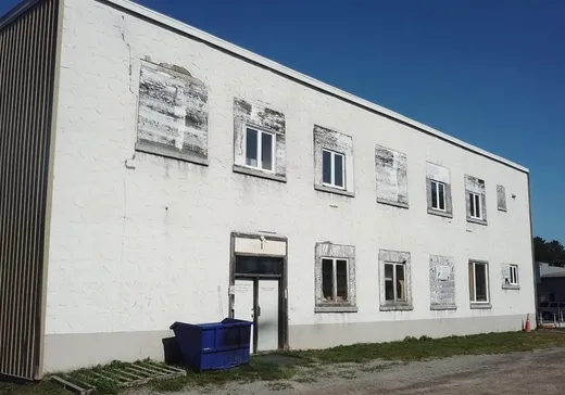 Propriété commerciale à vendre - 207 Rue Principale N., Windsor, J1S 2E1