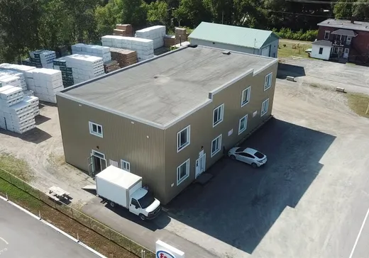 Propriété commerciale à vendre - 207 Rue Principale N., Windsor, J1S 2E1