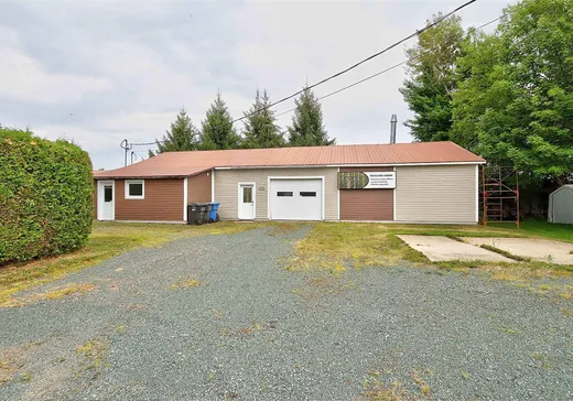 Propriété commerciale à vendre - 200 Rue Marquis, Saint-Célestin, J0C 1G0