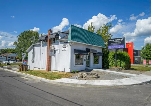 Propriété commerciale à vendre - 2020 Boul. du Curé-Labelle, Saint-Jérôme, J7Y1S4