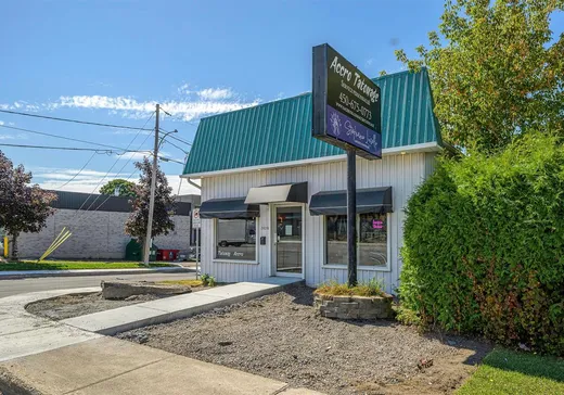 Propriété commerciale à vendre - 2020 Boul. du Curé-Labelle, Saint-Jérôme, J7Y 1S4