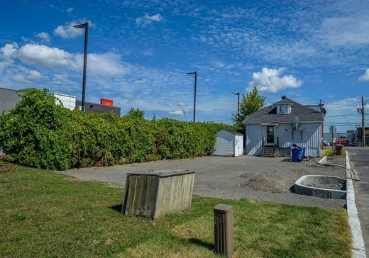 Propriété commerciale à vendre - 2020 Boul. du Curé-Labelle, Saint-Jérôme, J7Y 1S4
