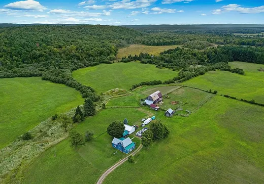 Ferme à vendre - 20 Ch. Sixth Line E., Bristol, J0X1G0