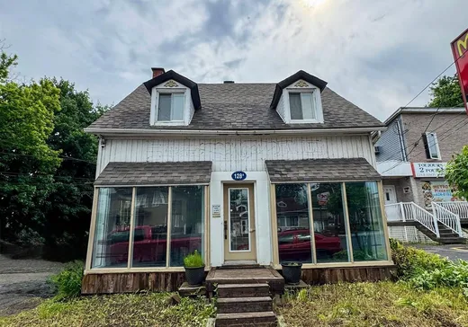 Propriété commerciale à vendre - 128-128A Boul. Curé-Labelle, Laval (Sainte-Rose), H7L 2Z4