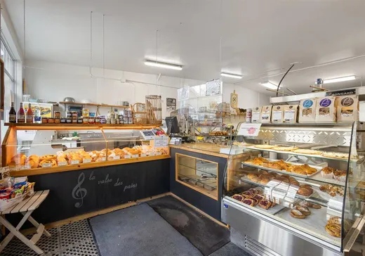 Commercial Condo for Sale - 12 Rue du Dépôt, Sutton, J0E 2K0