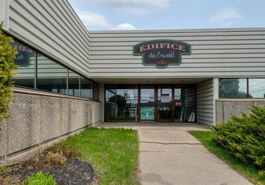 Propriété commerciale à vendre - 3700 Rue Laval, Lac-Mégantic, G6B 1A4