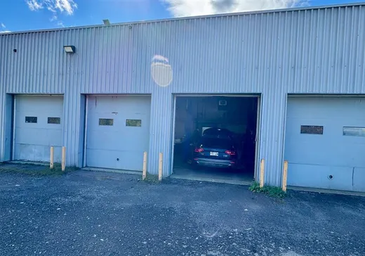 Propriété commerciale à vendre - 2361 Boul. du Curé-Labelle, Saint-Jérôme, J7Z 7L3