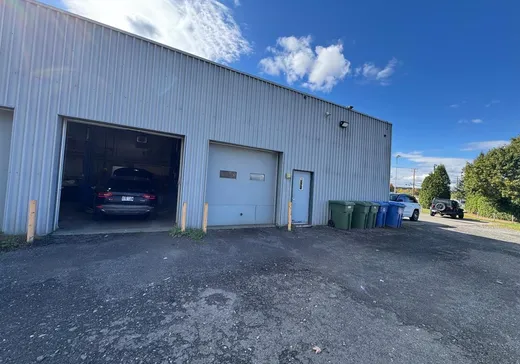 Propriété commerciale à vendre - 2361 Boul. du Curé-Labelle, Saint-Jérôme, J7Z 7L3